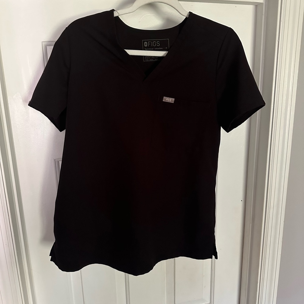 FIG SCRUB TOP